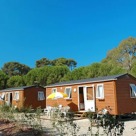 אתר קמפינג Domaine Residentiel De Plein Air Odalys La Foret De Janas 4*